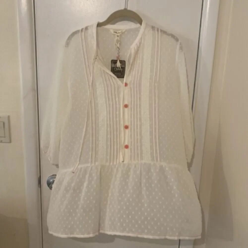 MatildaāJane Light TheĀ Way WhiteāSwissāDotāSheerā3/4āSleeveāTopāMediumāNWT